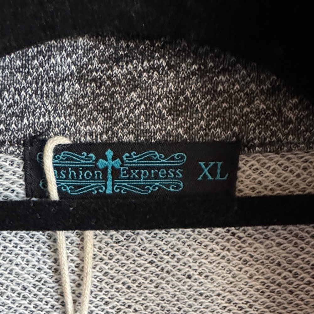 Cozy Aztec Patterned Women's Sweatshirt - Picture 4 of 5